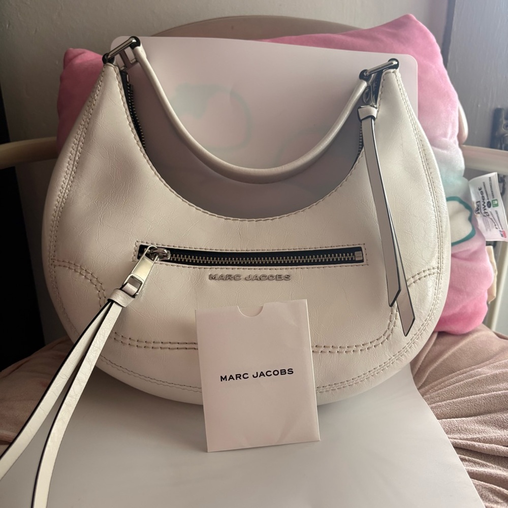Marc Jacobs White Shoulder Bag with Silver Hardware - Picture 2 of 6